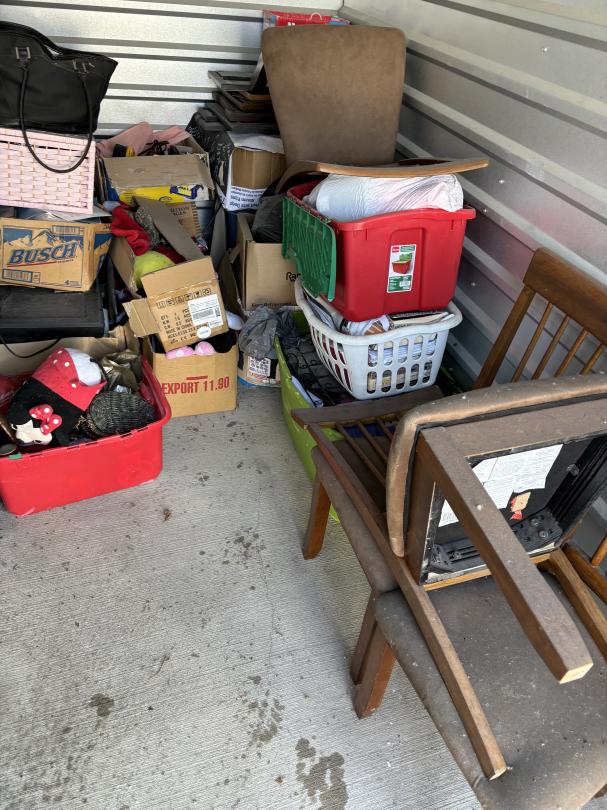 Storage Unit Auction in South Roxana, IL at Advantage SelfStorage